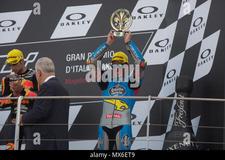 Scarperia, Italia. 3° giu, 2018. 44Miguel OLIVEIRAPORRed Bull KTM AjoKTM , 07Lorenzo BALDASSARRIITAPons HP40Kalex , 36Joan MIRSPAEG 0,0 Marc VDSKalex podio Moto2 durante la gara MotoGP al Mugello Cuircuit Internazionale per il sesto round del Campionato del Mondo MotoGP Gran Premio d'Italia Oakley il 3 giugno 2018 a Scarperia, Italia Credito: Fabio Averna/Alamy Live News Foto Stock