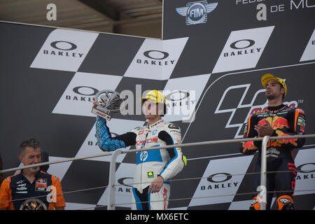 Scarperia, Italia. 3° giu, 2018. 44Miguel OLIVEIRAPORRed Bull KTM AjoKTM , 07Lorenzo BALDASSARRIITAPons HP40Kalex , 36Joan MIRSPAEG 0,0 Marc VDSKalex podio Moto2 durante la gara MotoGP al Mugello Cuircuit Internazionale per il sesto round del Campionato del Mondo MotoGP Gran Premio d'Italia Oakley il 3 giugno 2018 a Scarperia, Italia Credito: Fabio Averna/Alamy Live News Foto Stock