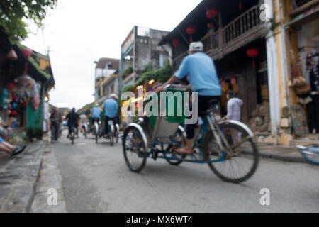 Il cyclo in Hoi An old town. Foto di stock di ciclo su strada, cyclo è il favorito il trasporto ad Hoi An Foto Stock