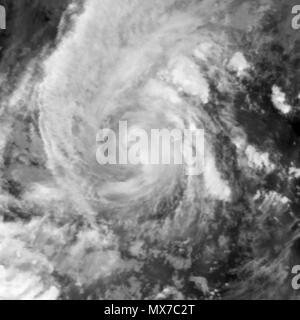 . Inglese: Geostazionario immagini di 2017's tempesta tropicale Damrey (28W) . 1 novembre 2017. Naval Research Laboratory 152 geostazionari Damrey VIS-IR 2017 Foto Stock