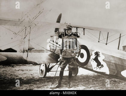 . Francesco Baracca in posa con il suo SPAD S.XIII. Ultime possibile data foto è giugno 1918 (data di morte). . Questo file è privo di informazioni sull'autore. 204 FBaracca 1 Foto Stock