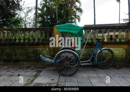 Il cyclo in Hoi An old town. Foto di stock di ciclo su strada, cyclo è il favorito il trasporto ad Hoi An Foto Stock