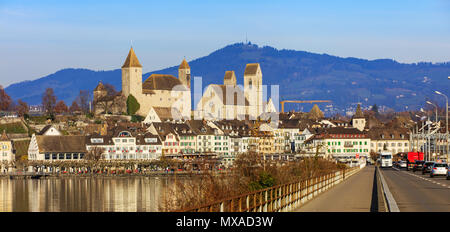 Rapperswil, Svizzera - 30 November, 2016: edifici nella parte storica della città di Rapperswil, il lago di Zurigo. Rapperswil è una parte della munici Foto Stock