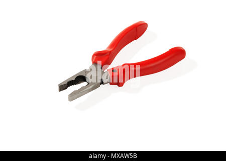 Pinze con maniglie rosse. Isolato su sfondo bianco. Foto Stock