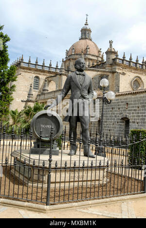 Statua di sherry producendo fondatore: Manuel Maria Gonzalez Angelo del Gruppo Gonzalez Byass Bodega (Celler) in Jerez de la Frontera in Andalusia, sud S Foto Stock