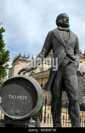 Statua di sherry producendo fondatore: Manuel Maria Gonzalez Angelo del Gruppo Gonzalez Byass Bodega (Celler) in Jerez de la Frontera in Andalusia, sud S Foto Stock