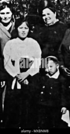 . 한국어: 1948년 11월 김정숙과 그의 아들 김정일 Inglese: Kim Jong-suk e suo figlio Kim Jong-il (1949.11) . 1 novembre 1948. Sconosciuto 341 Kim Jong-suk e Kim Jong-il Foto Stock
