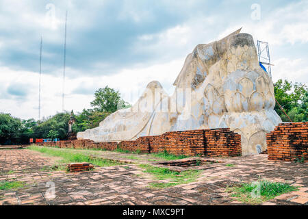 Wat Lokayasutharam, architettura storica in Ayutthaya, Thailandia Foto Stock