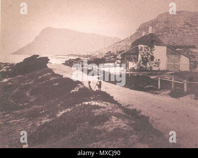 . Inglese: vecchia fotografia di Beaufort House di Kalk Bay. Rifugio costiere del Primo Ministro John Molteno. Gli archivi del capo. 1880 . 1880. Abu Shawka 388 Strada Principale e Beaufort Cottage in Kalk Bay - Cape Town 1880 Foto Stock