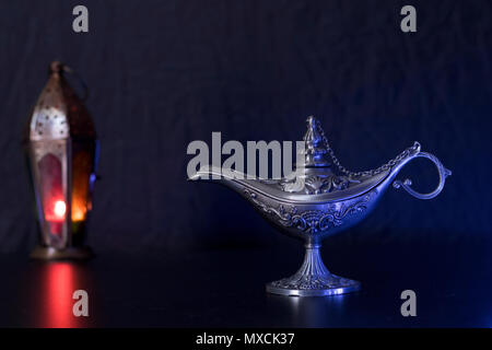 Lanterne e Antico Egitto lampada Aladdin per il Ramadan Kareem /Eid al-Fitr Mubarak Foto Stock