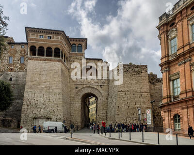 Porta Augusta antico insediamento etrusco in Perugis, Umbria Italia Foto Stock