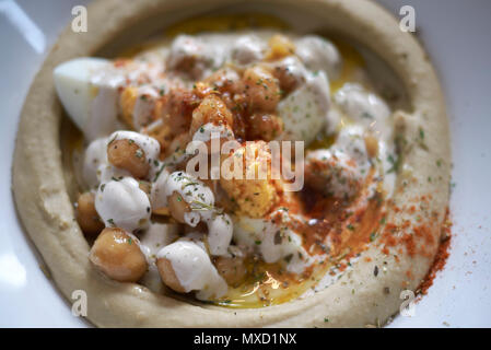 Hummus con uova sode Foto Stock