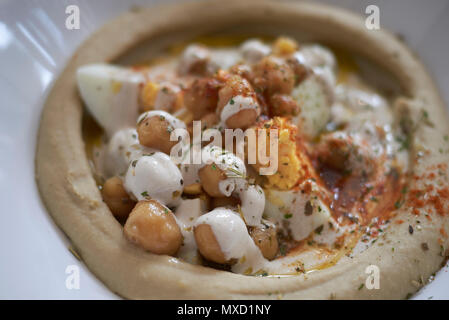 Hummus con uova sode Foto Stock