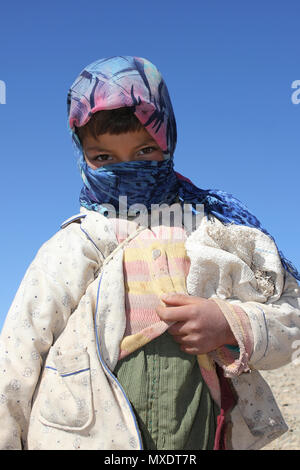 Ragazza berbera nella valle del Todra, Marocco Foto Stock