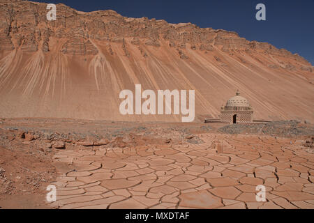 Spettro di colori nelle Montagne in fiamme, Turpan, Xinjiang, Cina Foto Stock