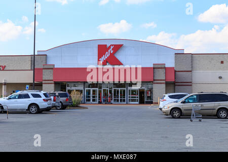 La Columbia, PA, Stati Uniti d'America - 25 Maggio 2018: K-Mart ingresso in corrispondenza di una posizione di vendita al dettaglio. Kmart è il terzo più grande catena americana di sconto nei grandi magazzini. Foto Stock