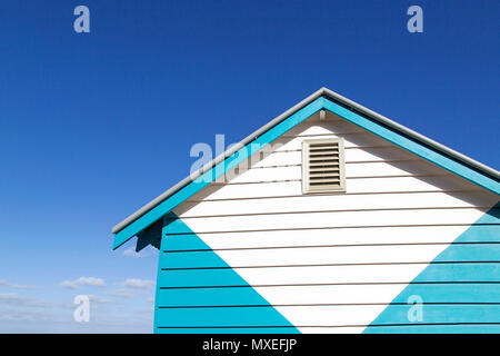 Vista ravvicinata di Melbourne la coloratissima scatole balneare sulla spiaggia di Brighton. Le cabine sono una grande attrazione turistica sulla Port Phillip Bay coast Foto Stock