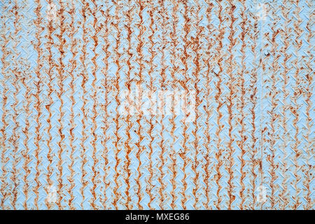 Arrugginita azzurro lamiera di acciaio con struttura a diamante, pavimentazioni industriali, texture di sfondo Foto Stock