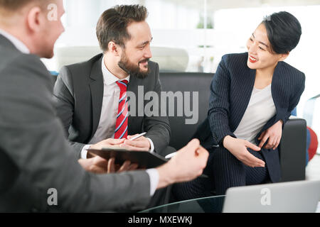 Il brainstorming sul progetto comune Foto Stock