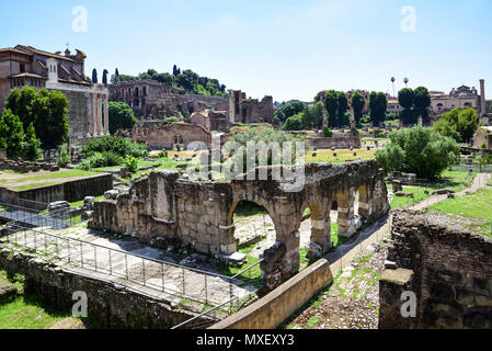 Roma, Italia, rovine di Fori imperiali, resti di edifici Foto Stock