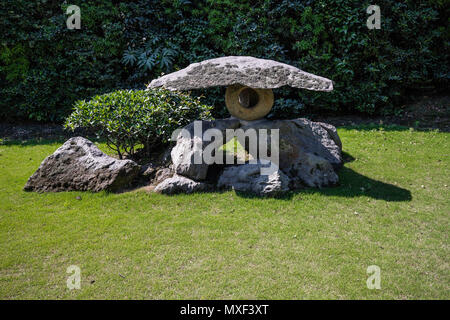 Sengan-en lanterna di pietra - Ishidoro Sengan-en è un tradizionale giardino Giapponese che circonda una casa nobiliare di Kagoshima che è stata tramandata nel Foto Stock