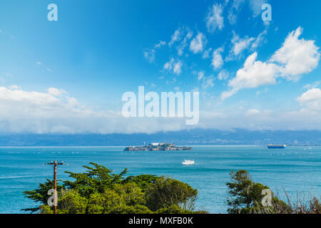 Nuvole sulla isola di Alcatraz Foto Stock