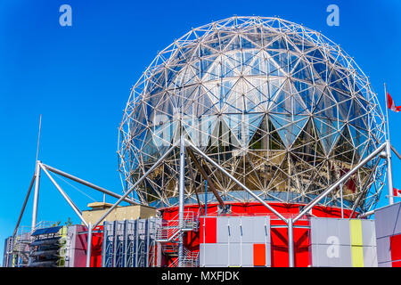 Architettura moderna e look sferica del science center di Vancouver è riflettente di attività di apprendimento e di esperimenti scientifici in Vancouver.BC Foto Stock