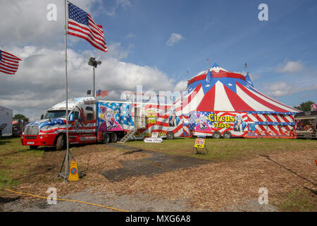 Stile Americano circus touring nel Regno Unito e in Irlanda. Circus Vegas marche se stessa come Europe più grande circus. Foto Stock