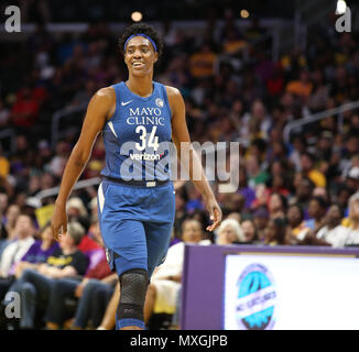 Minnesota Lynx centro Sylvia Fowles #34 sorride dopo il suo quinto fallo del Minnesota Lynx vs Los Angeles Sparks gioco a Staples Center a Los Angeles, Ca il 3 giugno 2018. (Foto di Jevone Moore/Full Image 360) Foto Stock