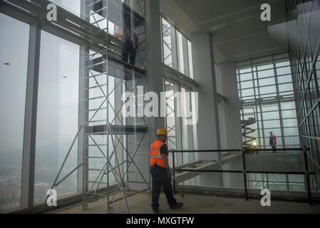 4 giugno 2018 - Torino, Italy-June 4, 2018: Regione grattacielo premere visita al cantiere di credito: Stefano Guidi/ZUMA filo/Alamy Live News Foto Stock