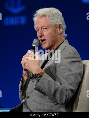 ***FILE FOTO*** Bill Clinton non ha chiesto scusa a Monica Lewinsky e rivendicazioni ha fatto la cosa giusta di stare in ufficio. MIAMI, FL - MARZO 07: ex presidente degli Stati Uniti Bill Clinton assiste la Clinton Global Initiative University - Avanzamento veloce: accelerando le opportunità per tutti presso la University of Miami il 7 marzo 2015 a Miami in Florida. Credito: mpi04/MediaPunch Foto Stock