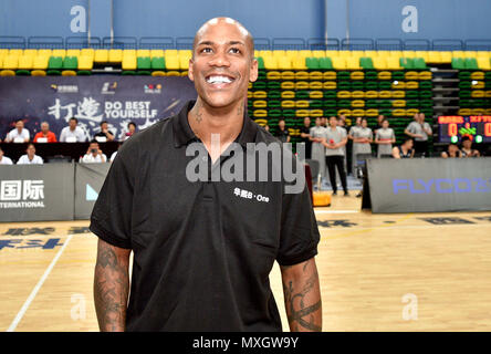 3 giugno 2018 - Xi'an, Xi'an, Cina - Xi'an, Cina-3a giugno 2018: American ex giocatore di pallacanestro professionale Stephon Marbury paga una visita a Xi'an, Cina nord-occidentale della provincia di Shaanxi. (Credito Immagine: © SIPA Asia via ZUMA filo) Foto Stock