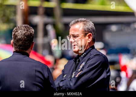 FILE: Los Angeles, California, USA. 4 Giugno, 2018. Foto: Los Angeles, Stati Uniti d'America. Il 1 maggio 2017. Los Angeles Sindaco Eric Garcetti appena nominato Michel Moore il nuovo capo del Los Angeles del Dipartimento di Polizia di credito: Chester marrone/Alamy Live News Foto Stock