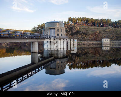 Embalse de El Villar. Río Lozoya. Madrid. España. Foto Stock