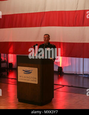 Stati Uniti Marine Corps Brig. Gen. David W. Maxell, Comandante Generale, 2° Marine Logistics Group (MLG), parla al 2 ° MLG Marine Corps sfera cerimonia di Wilmington Convention Center in Wilmington, N.C., nov. 11, 2016. Marines e marinai hanno partecipato alla cerimonia a sfera per celebrare la 241st Marine Corps compleanno. (U.S. Marine Corps photo by Lance Cpl. Tyler W. Stewart/rilasciato) Foto Stock