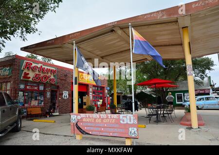 Seligman, AZ, Stati Uniti d'America - 24 Luglio 2017: Bellissimo Souvenir Shop In Seligman, Arizona. Ritorno al 50 regali sul percorso 66. Foto Stock