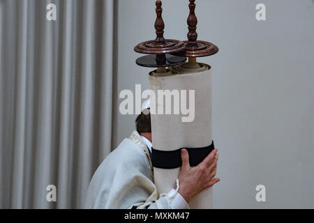 Rotolo di torah prenota close up dettaglio Foto Stock