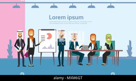 Arab business persone gruppo Presentazione flip chart dati delle finanze a piena lunghezza arabo imprenditori team training Conferenza incontro musulmana banner con copia spazio flat Illustrazione Vettoriale