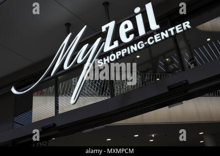 Ingresso segno per MyZeil centro commerciale ubicato a Zeil 106, Frankfurt am Main, Hesse Darmstadt, Germania Foto Stock