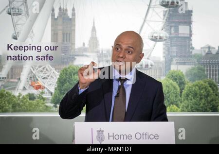 Home Secretary Sajid Javid fa un discorso presso il Southbank Centre di Londra, per il lancio di una versione rafforzata del governo di counter-strategia del terrore. Foto Stock