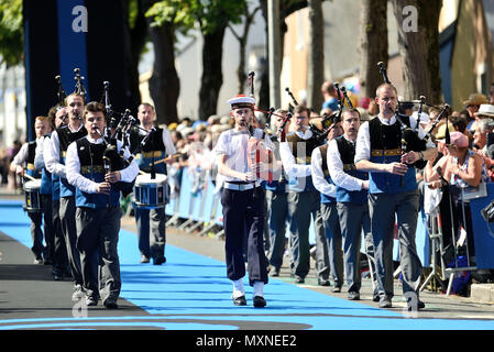 Lorient (Francia, a nord-ovest della Francia), su 2017/08/06. Breton pipe band in occasione del Grand Parade di quarantasettesimo festival Inter-Celtic Lor Foto Stock