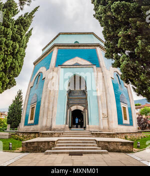 Vista esterna della tomba di verde che è una parte di un complesso più ampio di Bursa, Turchia.20 Maggio 2018 Foto Stock
