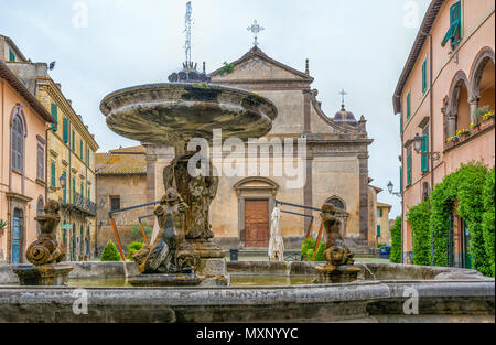 Tuscania (Italia) - splendida cittadina etrusca e medievale in provincia di Viterbo, Tuscia, Lazio. È un'attrazione turistica per le molte chiese. Foto Stock