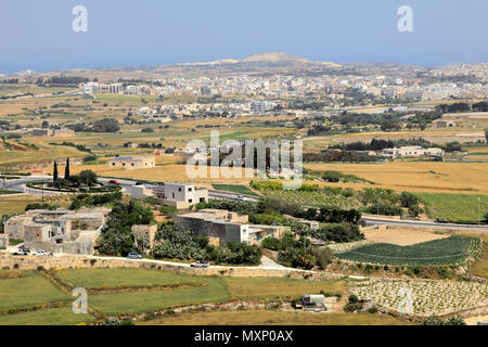 Summer View su Ta' Qali, un ampio spazio aperto di Attard, centrale di Malta, Foto Stock