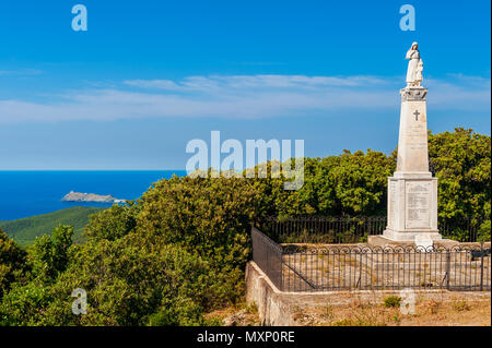 La guerra mondiale I e II Memorial statua e la placca in Ersa Corsica Francia Foto Stock
