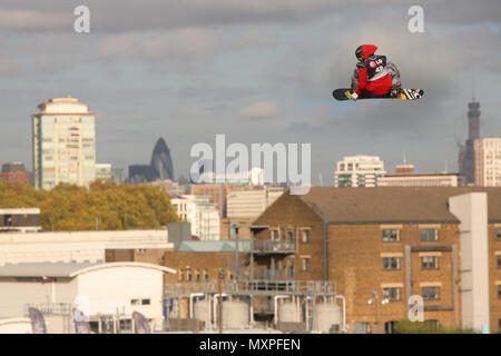 Relentless Freeze Festival 2010, Snowboard, Sci e musica a Battersea Power Station, 30 Ottobre 2010 Foto Stock