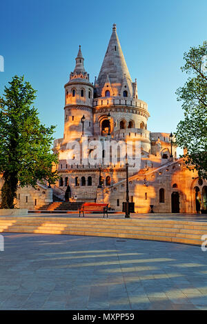 Budapest - Bastione del Pescatore di sunrise Foto Stock
