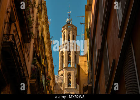 Barcellona, Spagna - 9 Aprile 2017: Campanile della Basilica de Santa Maria del Mar a Barcellona, Spagna Foto Stock