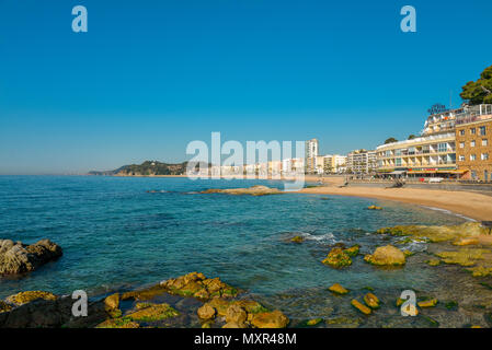 LLORET DE MAR, Spagna - 10 Aprile 2017: costa di Lloret de mar Costa Brava. La Catalogna. Spagna. Foto Stock