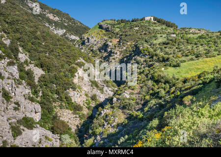 Abisso del Bifurto (Bifurto abisso), vicino alla città di Cerchiara di Calabria, Polinno massiccio, Appennino meridionale, il Parco Nazionale del Pollino, Calabria, Italia Foto Stock